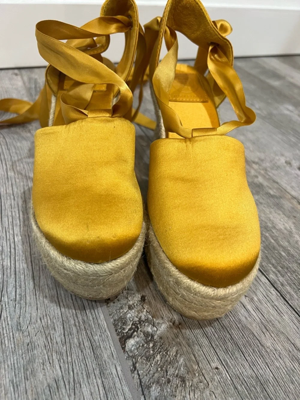 New Tory Burch Elisa Wedge Satin Espadrille Size 5 Golden Fry - Never Worn